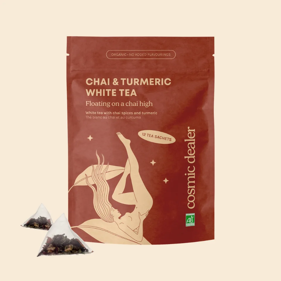 Červenohnědý sáček Cosmic Dealer Chai & Turmeric White Tea