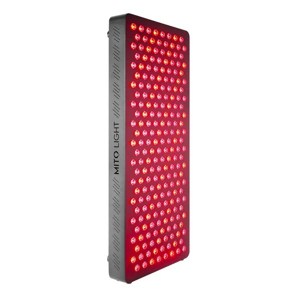 MITO LIGHT Expert 5.0 s rozsvícenými LED na bílém pozadí