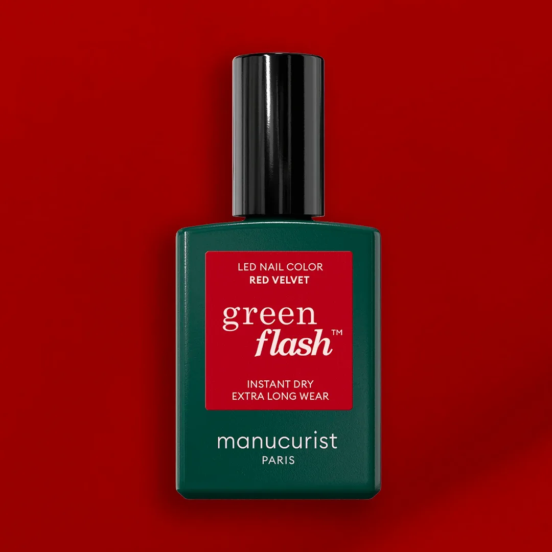 Lahvička Green Flash Red Velvet na sytě červeném pozadí
